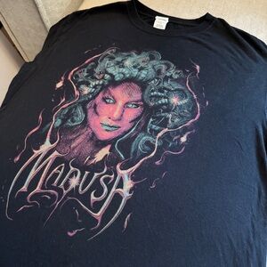 Madusa T-Shirt Size XL (Black)